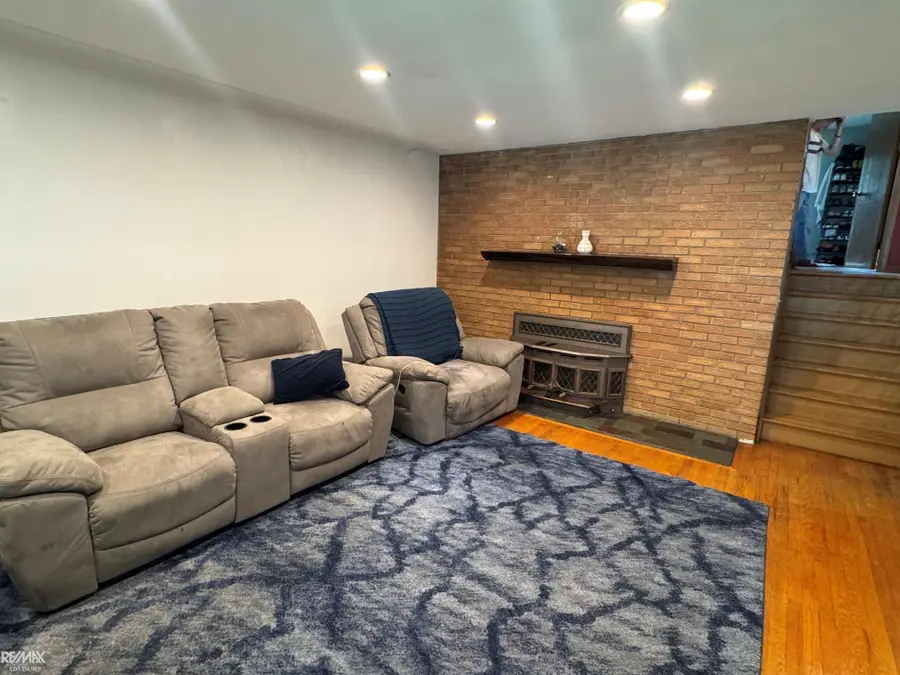 29210 Geraldine CT, Warren, MI 48093 - #3