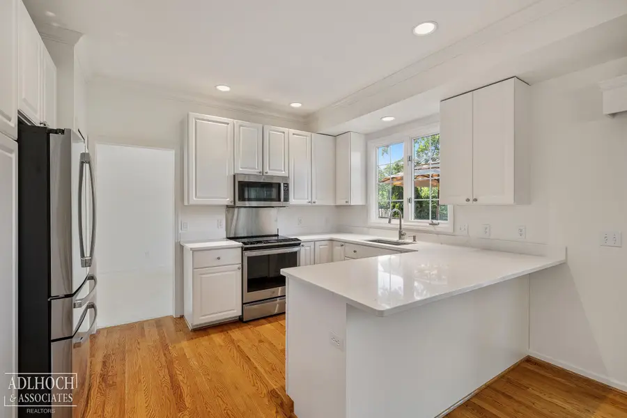 21473 Goethe ST, Grosse Pointe Woods, MI 48236 - #2