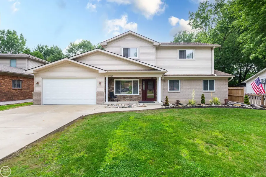 39745 Sylvia ST, Harrison, MI 48045 - #2