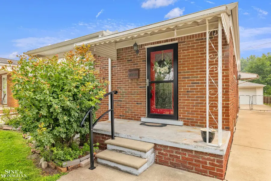 28016 Rockwood ST, Saint Clair Shores, MI 48081 - #2
