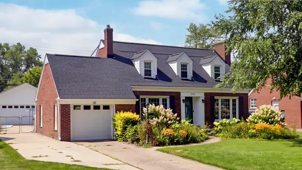 1723 Hawthorne RD, GrossePointeWoods, MI 48236