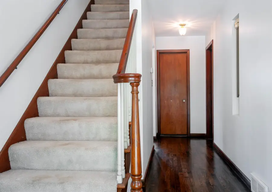 1723 Hawthorne RD, Grosse Pointe Woods, MI 48236 - #2