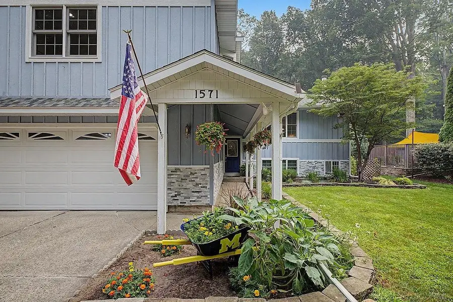 1571 Waukazoo DR, Holland, MI 49424 - #2