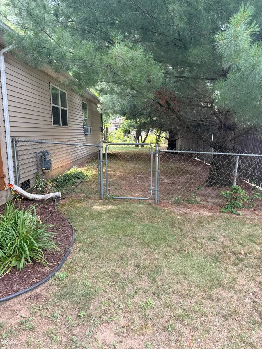 520 Sheldon ST, Algonac, MI 48001 - #2