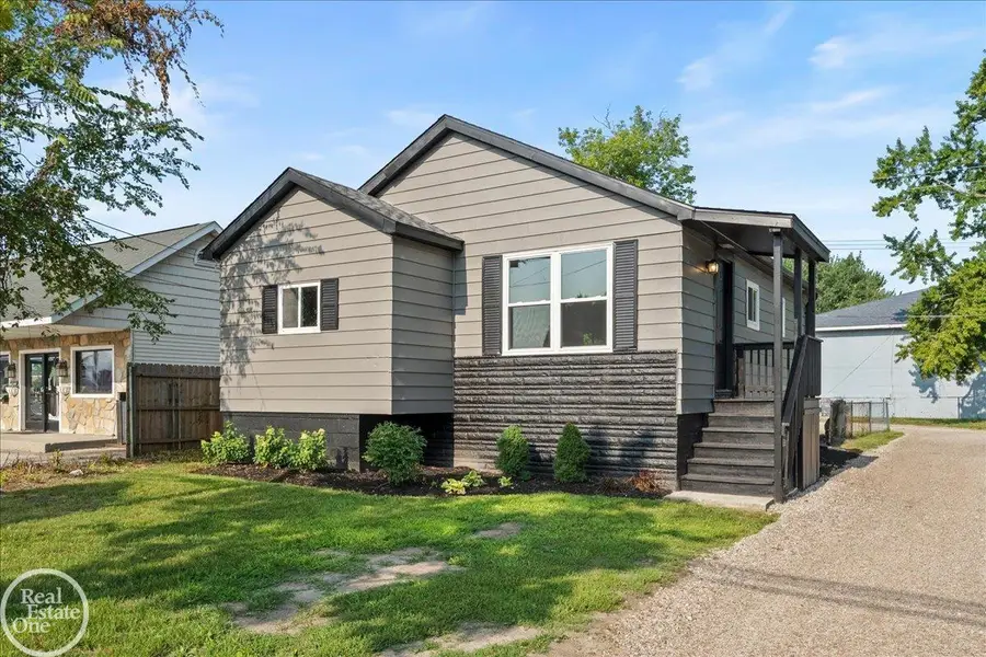 2635 24th ST, Port Huron, MI 48060 - #2