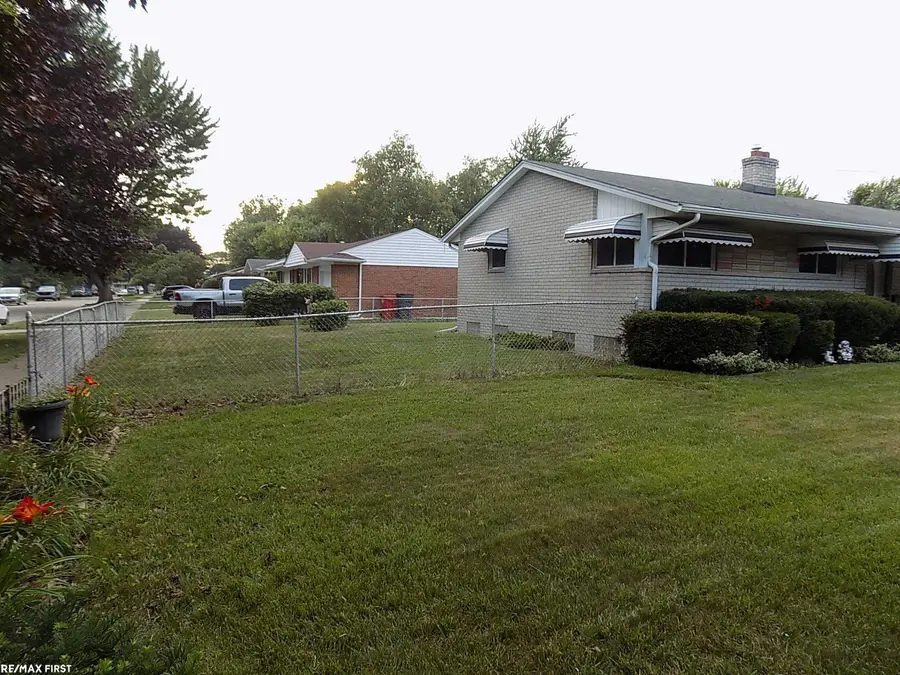 36415 Winterset DR, Clinton Township, MI 48035 - #3