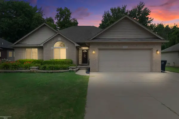 37259 Willow Creek LN, NewBaltimore, MI 48047