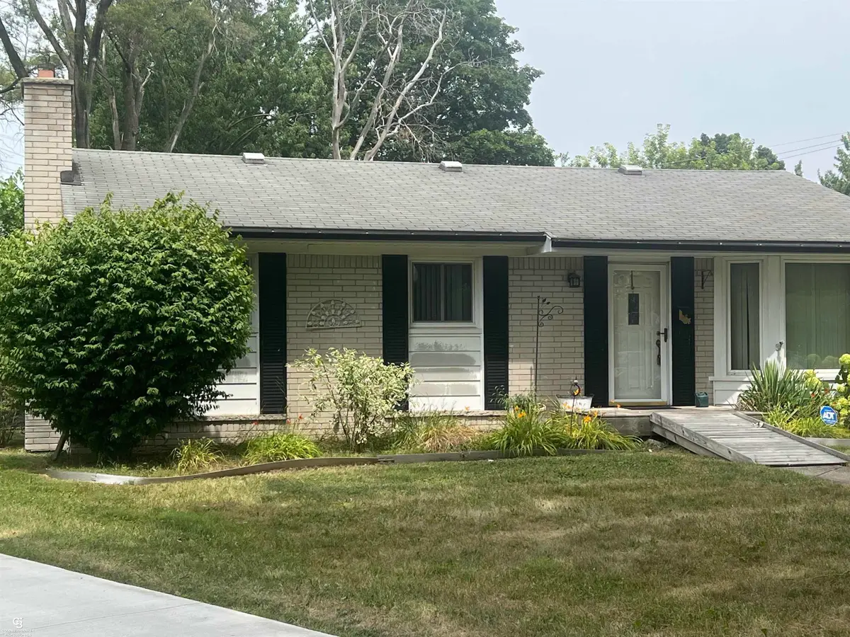 29581 Newport DR, Warren, MI 48088 - #1