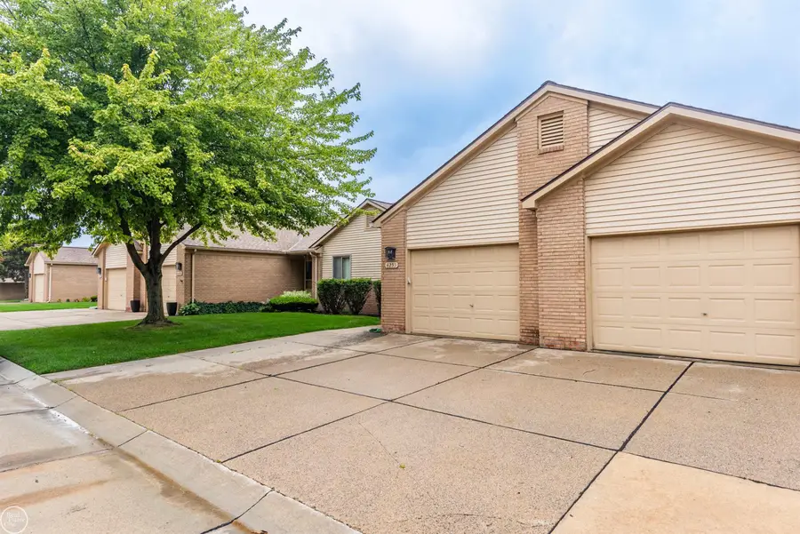 4255 John Paul CT, Warren, MI 48091 - #3