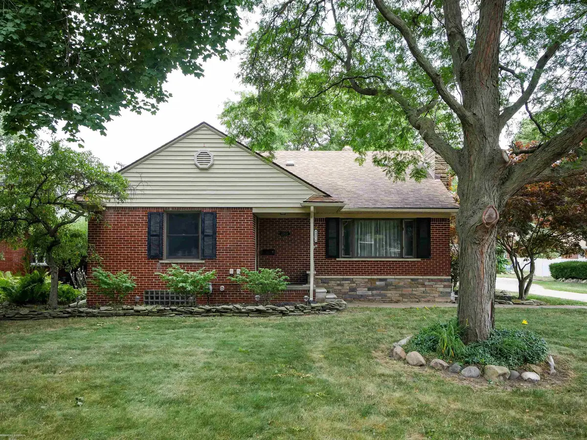 44850 Kemp ST, Sterling Heights, MI 48314 - #1