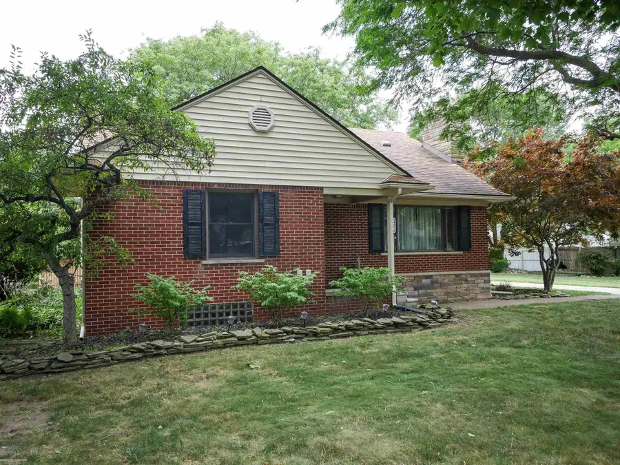 44850 Kemp ST, Sterling Heights, MI 48314 - #3