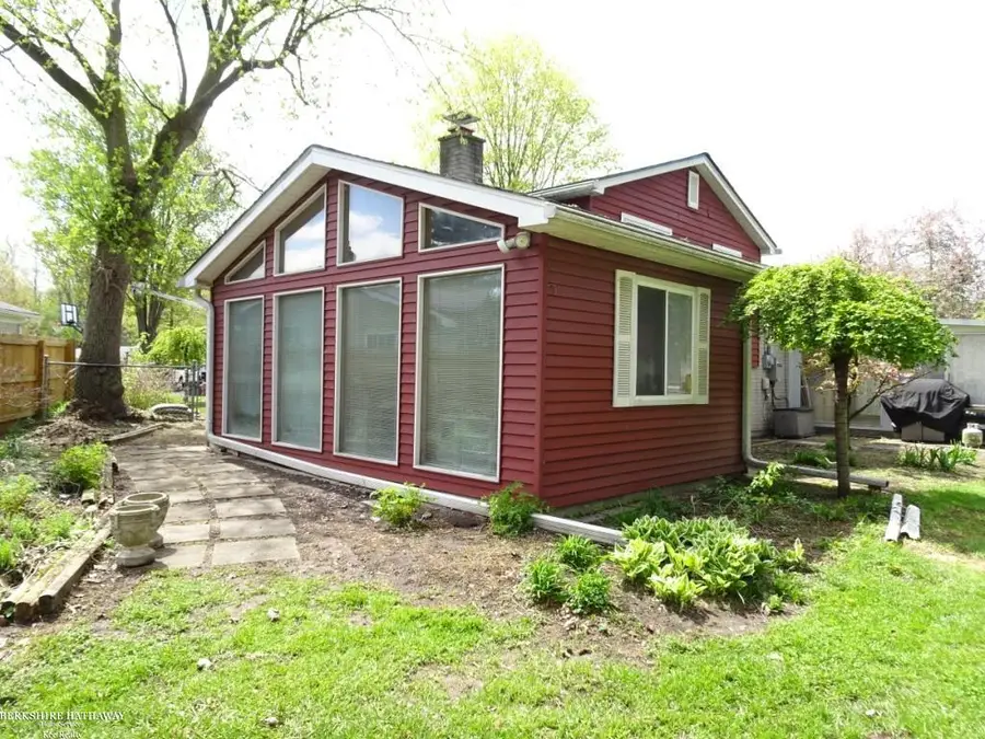 11027 Dill CT, Sterling Heights, MI 48312 - #2