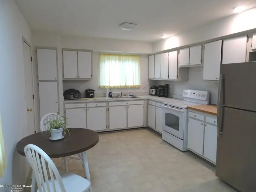 11027 Dill CT, Sterling Heights, MI 48312 - #3