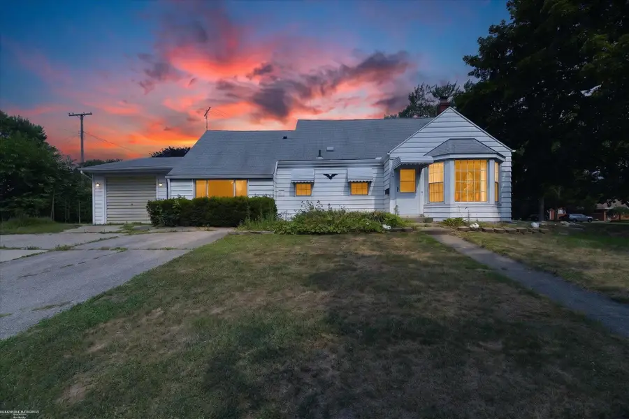 1114 Burlington DR, Mount Clemens, MI 48043 - #2