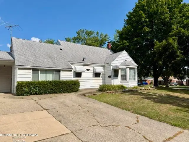 1114 Burlington DR, Mount Clemens, MI 48043 - #3