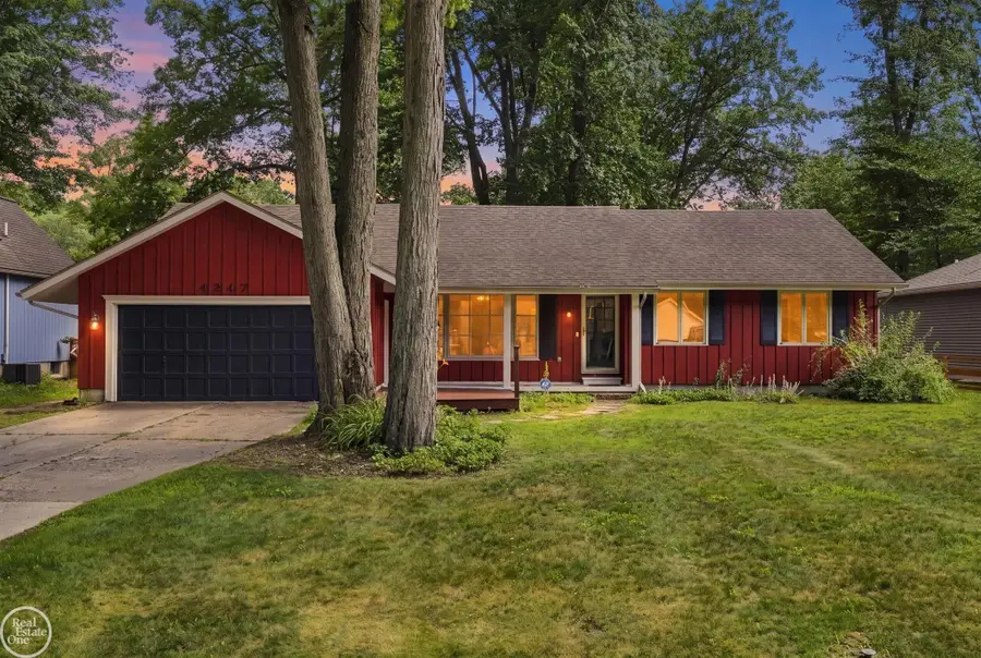 4247 Old Forge DR, Fort Gratiot, MI 48059 - #2