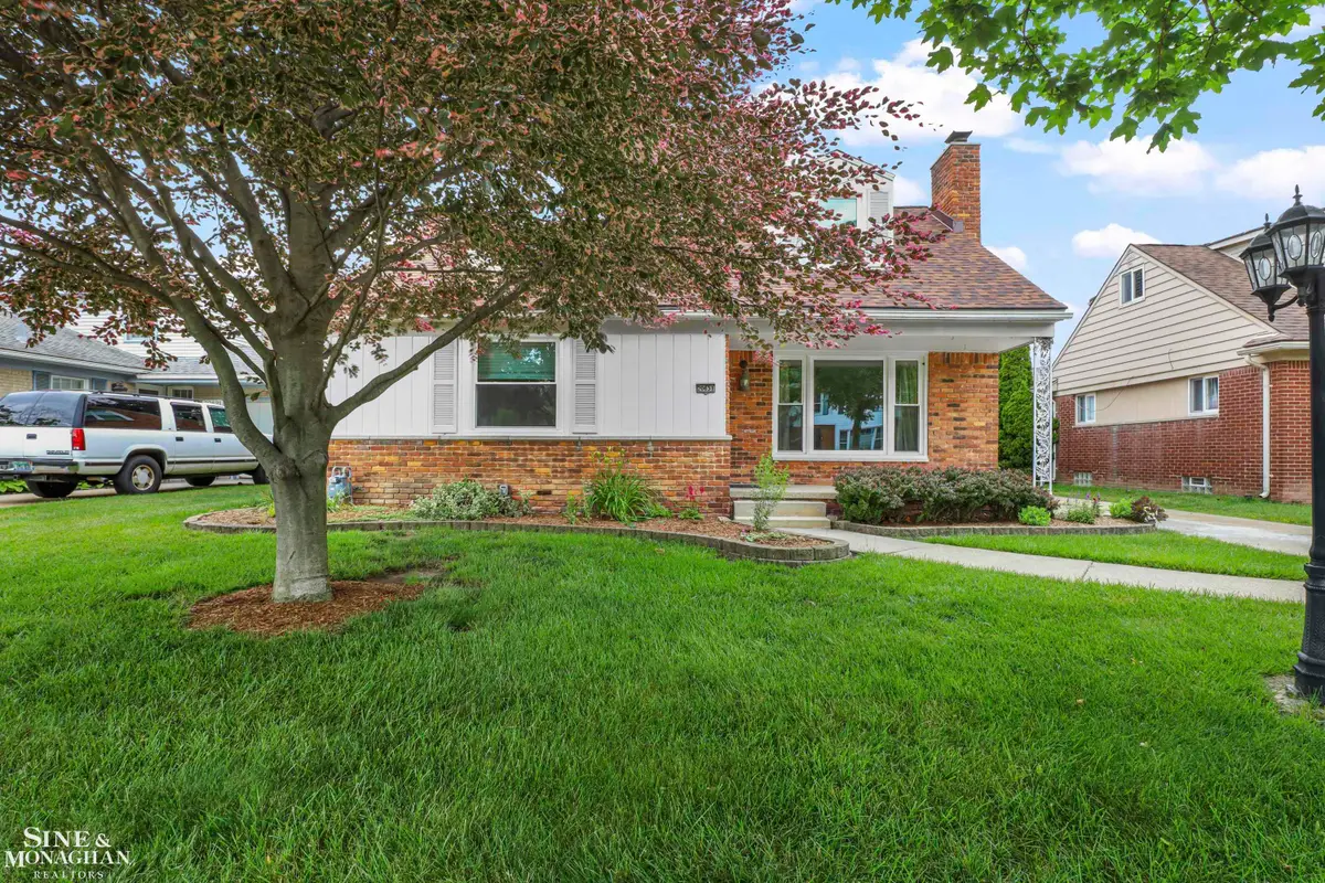20631 Wedgewood DR, Grosse Pointe Woods, MI 48236 - #1