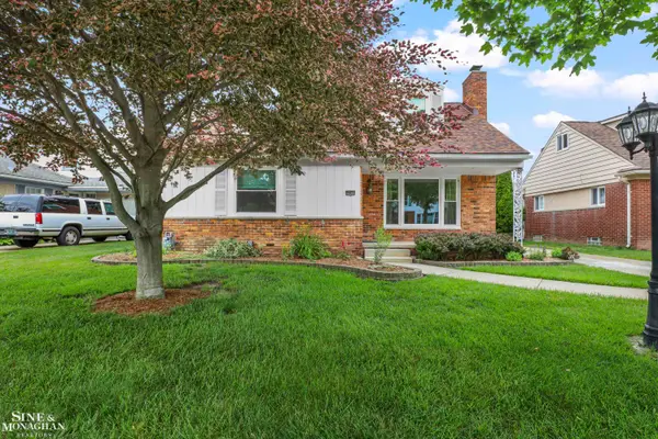 20631 Wedgewood DR, GrossePointeWoods, MI 48236