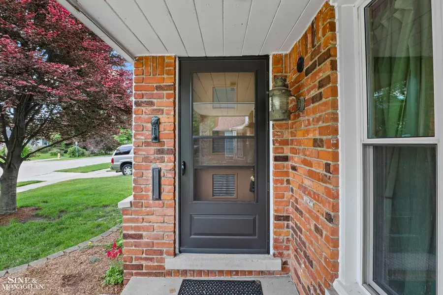 20631 Wedgewood DR, Grosse Pointe Woods, MI 48236 - #3