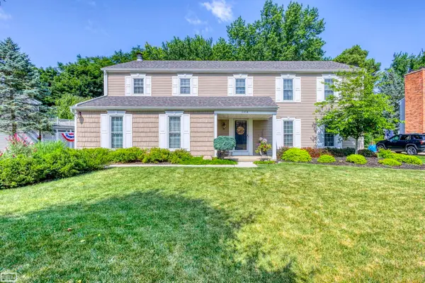 1374 E Horseshoe Bend DR, RochesterHills, MI 48306