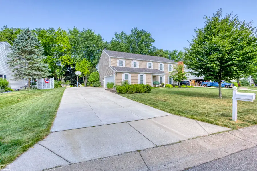 1374 E Horseshoe Bend DR, Rochester Hills, MI 48306 - #2
