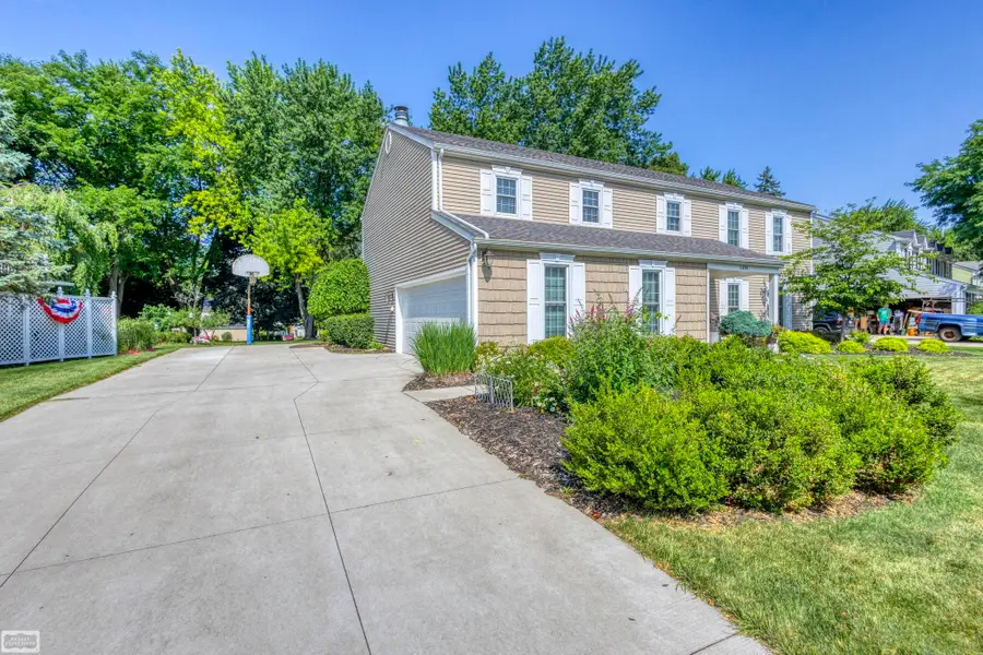 1374 E Horseshoe Bend DR, Rochester Hills, MI 48306 - #3