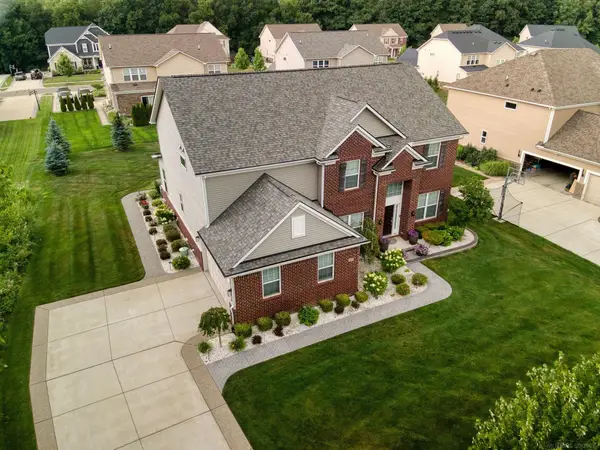 950 Weber CT, LakeOrion, MI 48360