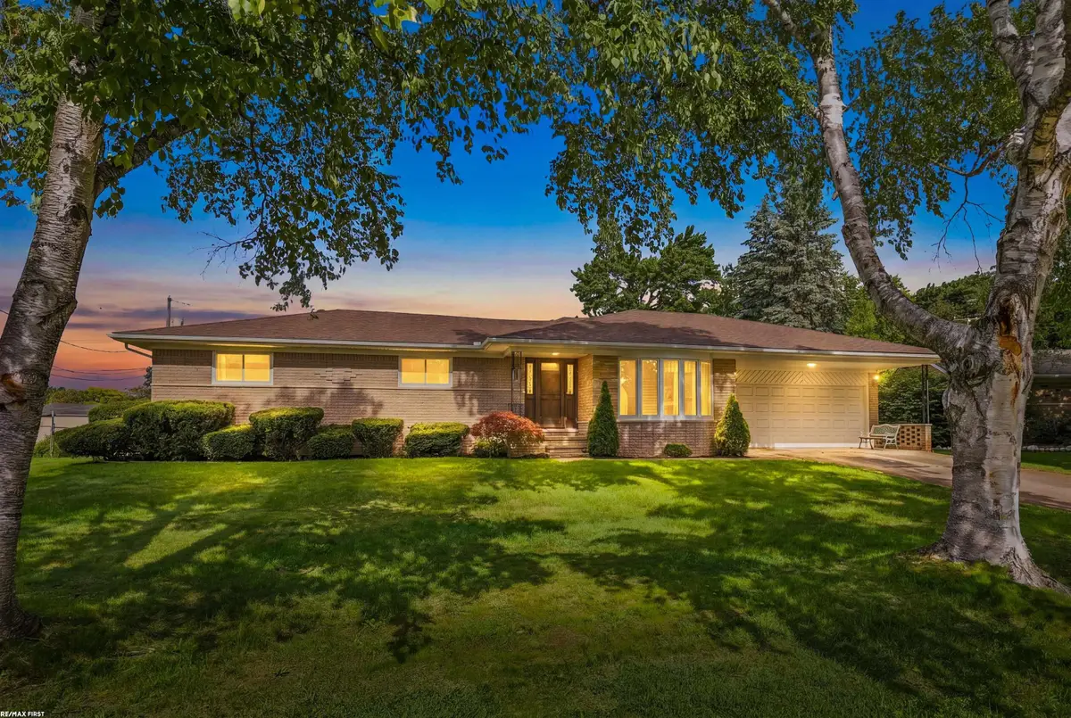 53375 Mark DR, Shelby, MI 48316 - #1
