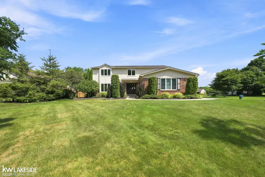 3392 Innsbrook DR, Rochester Hills, MI 48309 - #2