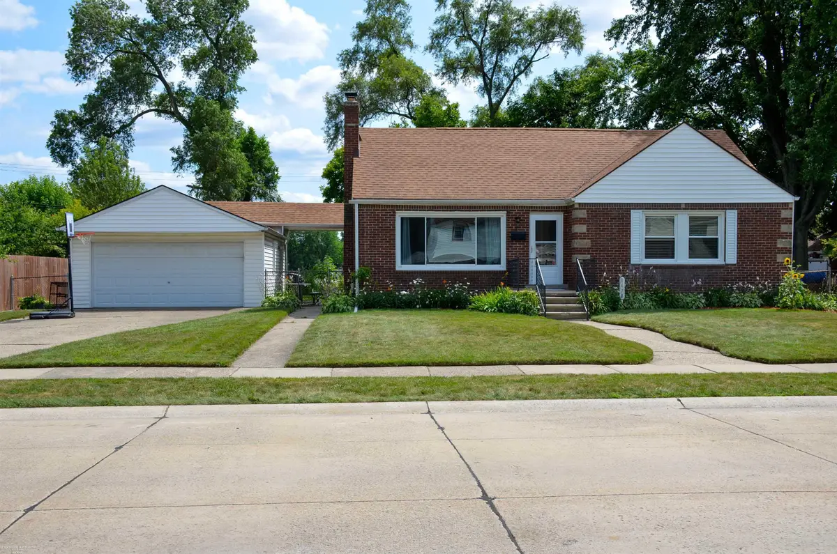 8474 Harding ST, Center Line, MI 48015 - #1