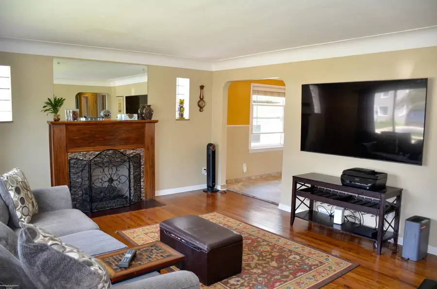 8474 Harding ST, Center Line, MI 48015 - #3