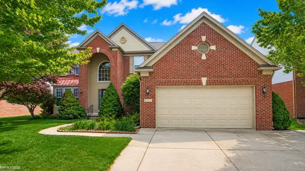 49554 Dunhill DR, Macomb, MI 48044