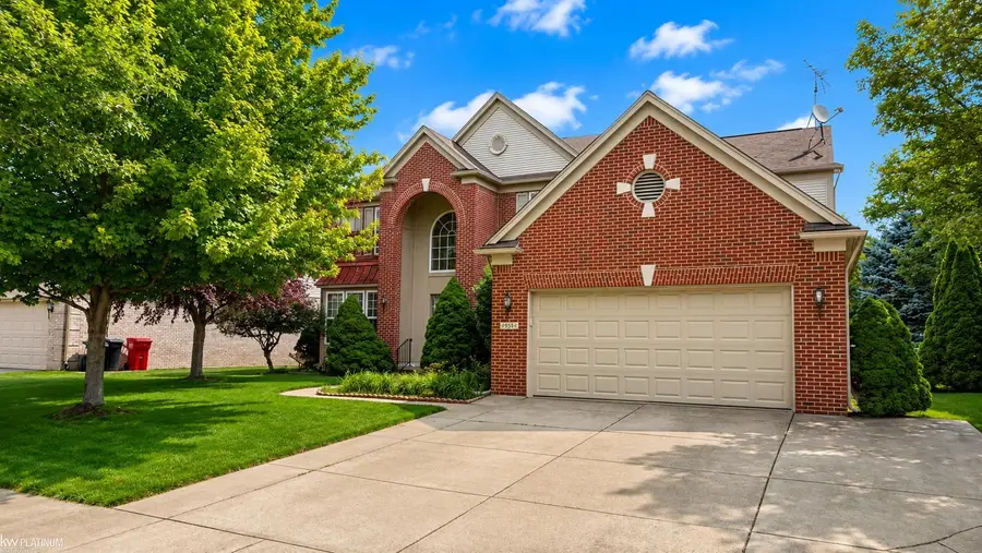 49554 Dunhill DR, Macomb, MI 48044 - #2