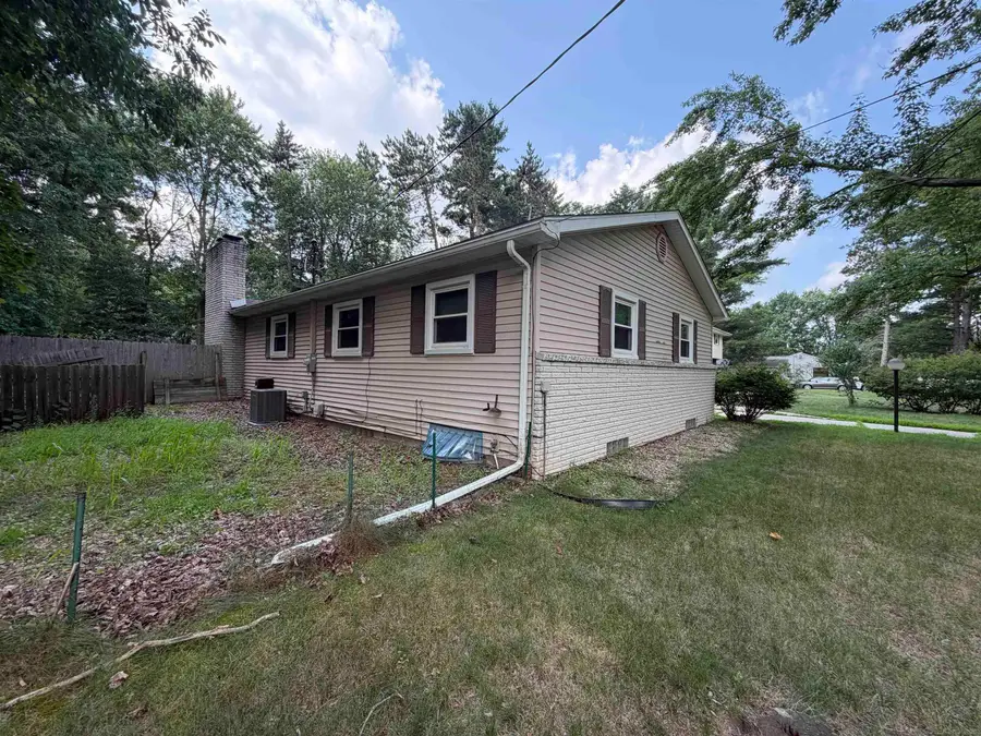 1413 Dilloway DR, Midland, MI 48640 - #3