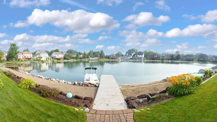 8893 Chestnut Run DR, Shelby, MI 48317 - #2