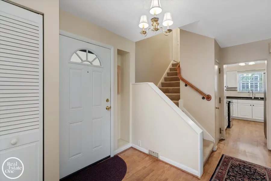 278 Fisher RD, Grosse Pointe Farms, MI 48230 - #3