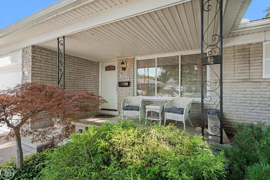 29609 Tropea DR, Warren, MI 48092 - #2