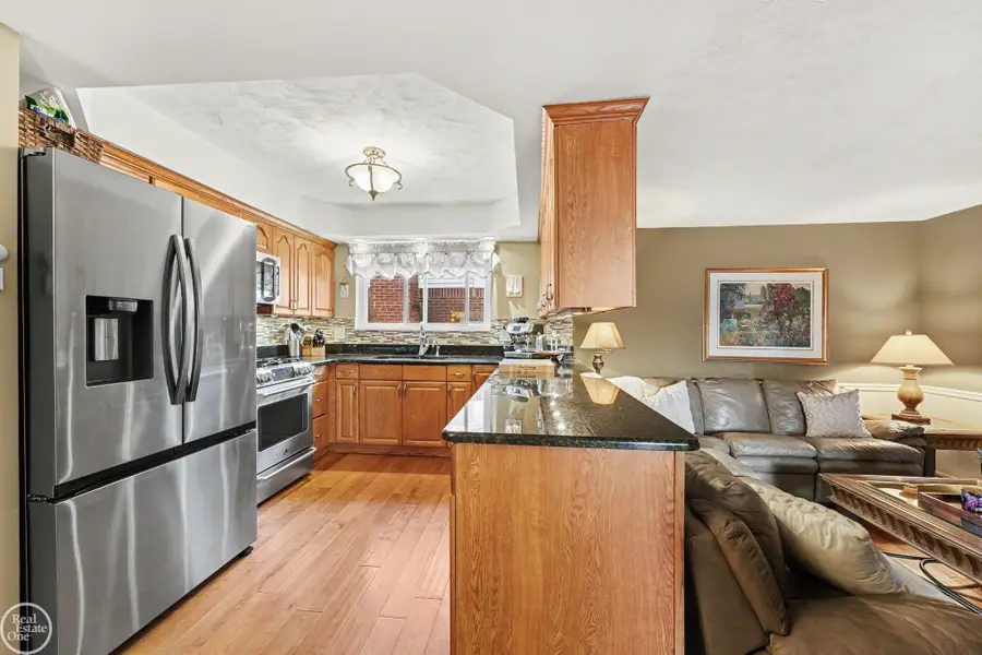 29609 Tropea DR, Warren, MI 48092 - #3