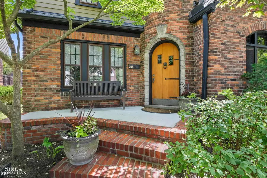 245 Ridgemont RD, Grosse Pointe Farms, MI 48236 - #2
