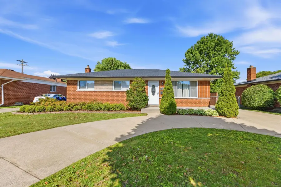 30121 Gloede DR, Warren, MI 48088 - #2