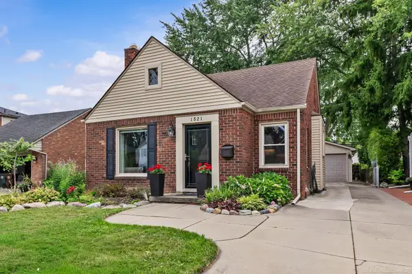 1521 Hampton RD, GrossePointeWoods, MI 48236