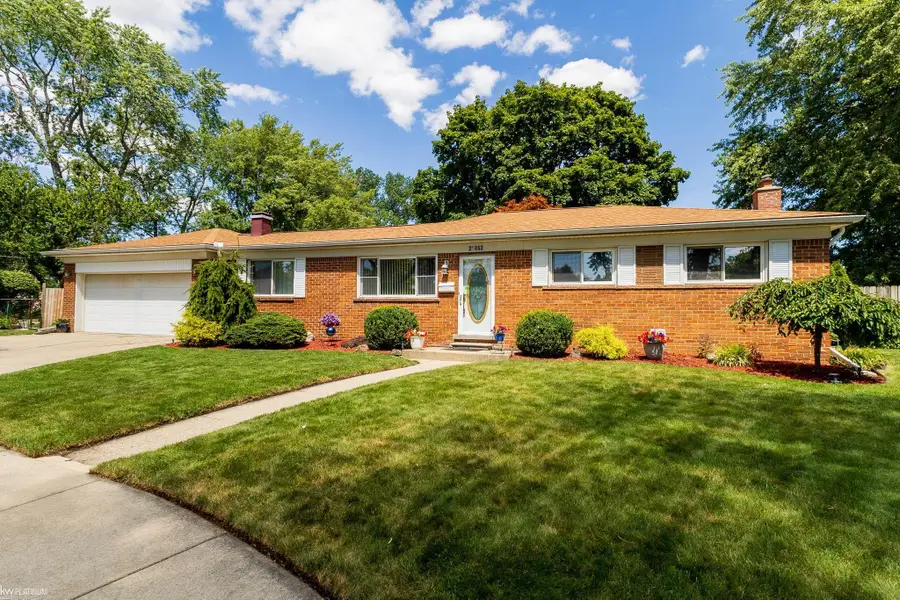 25862 Gunston AVE, Warren, MI 48089 - #2