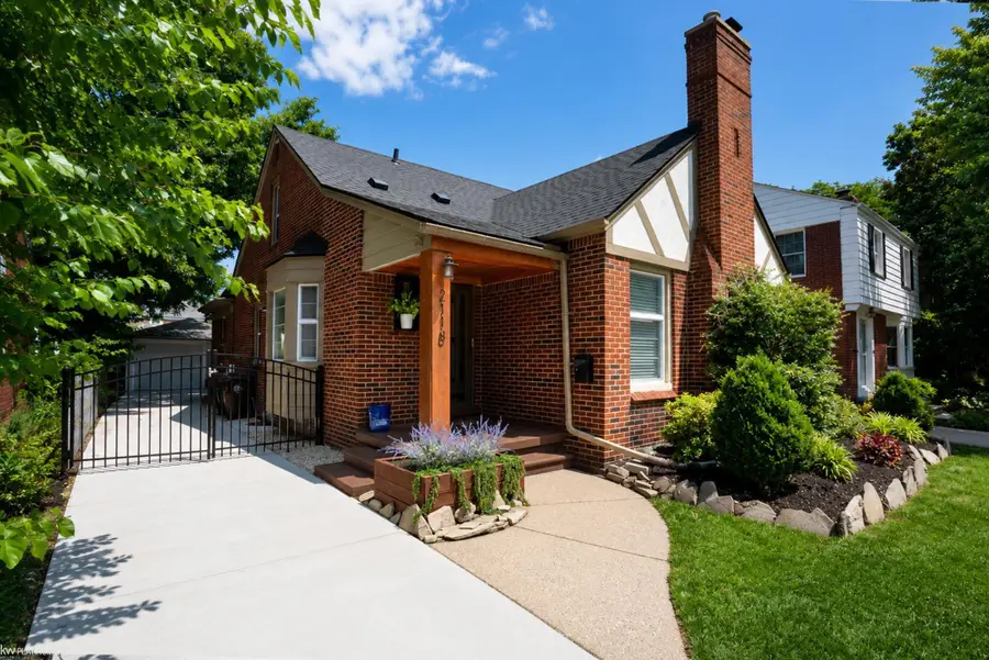 2118 Lennon ST, Grosse Pointe Woods, MI 48236 - #2