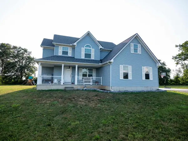 73153 Castle CT, Armada, MI 48005