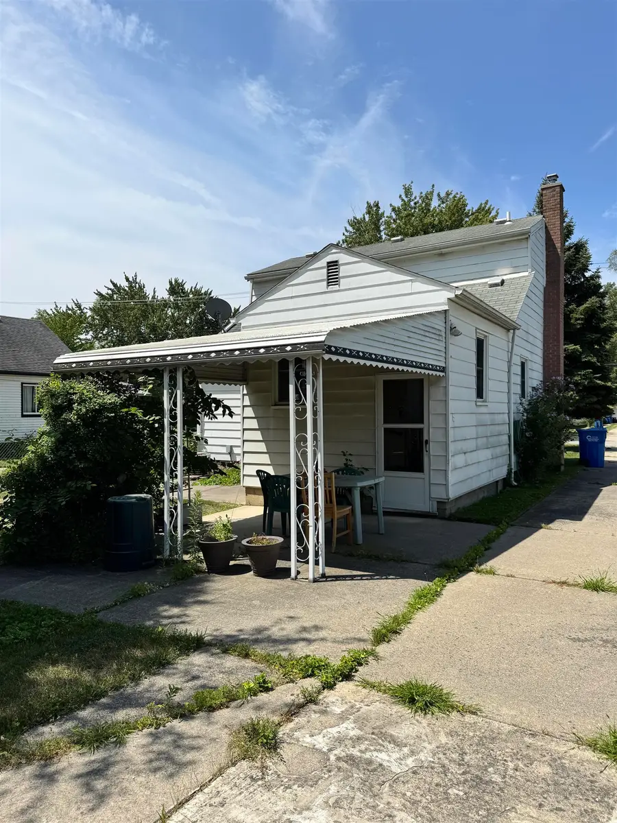 25244 Eureka DR, Warren, MI 48091 - #2