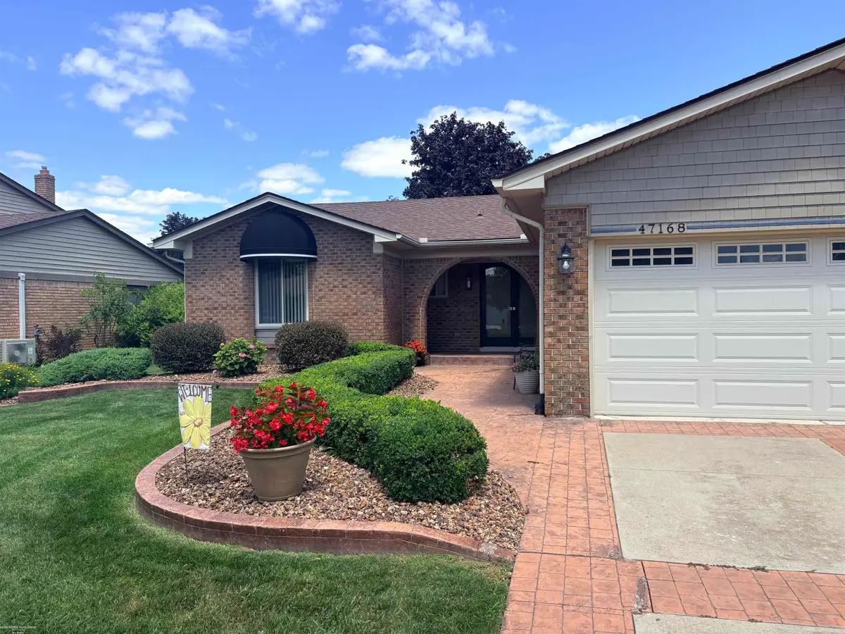 47168 Blueridge DR, Macomb, MI 48044 - #1