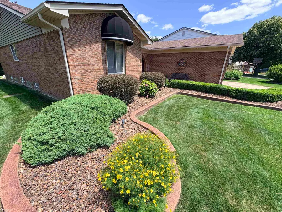 47168 Blueridge DR, Macomb, MI 48044 - #2