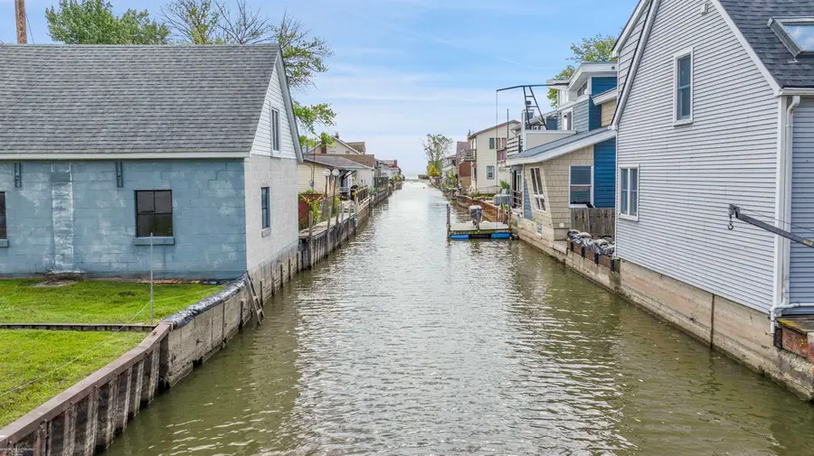 22440 Beach ST, Saint Clair Shores, MI 48081 - #2