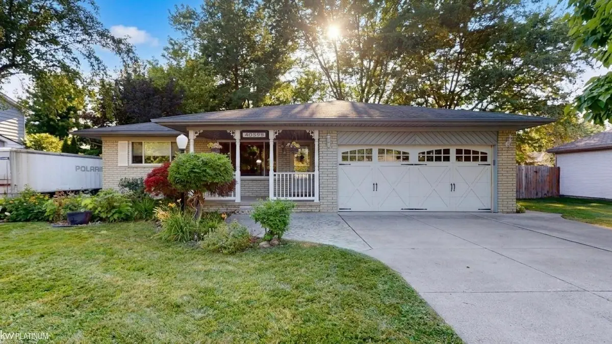 40599 Passmore DR, Clinton, MI 48038 - #1