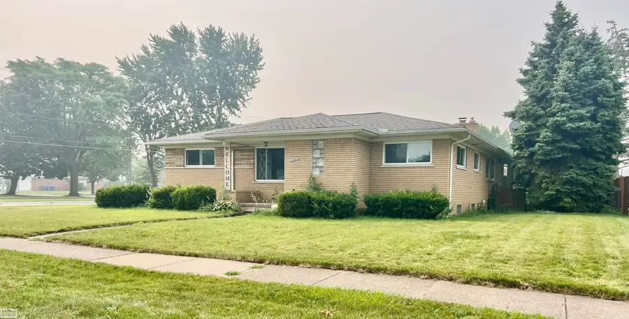 11266 Racine RD, Warren, MI 48093 - #2